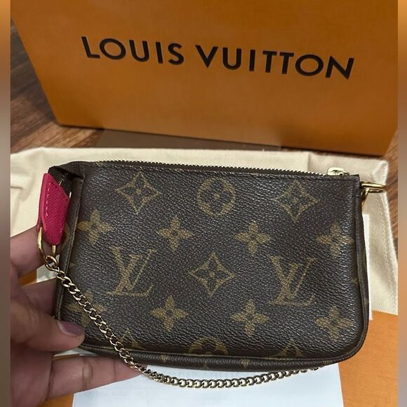 Limited Edition Louis Vuitton Mini Pochette Accessoires - Picture 3 of 8